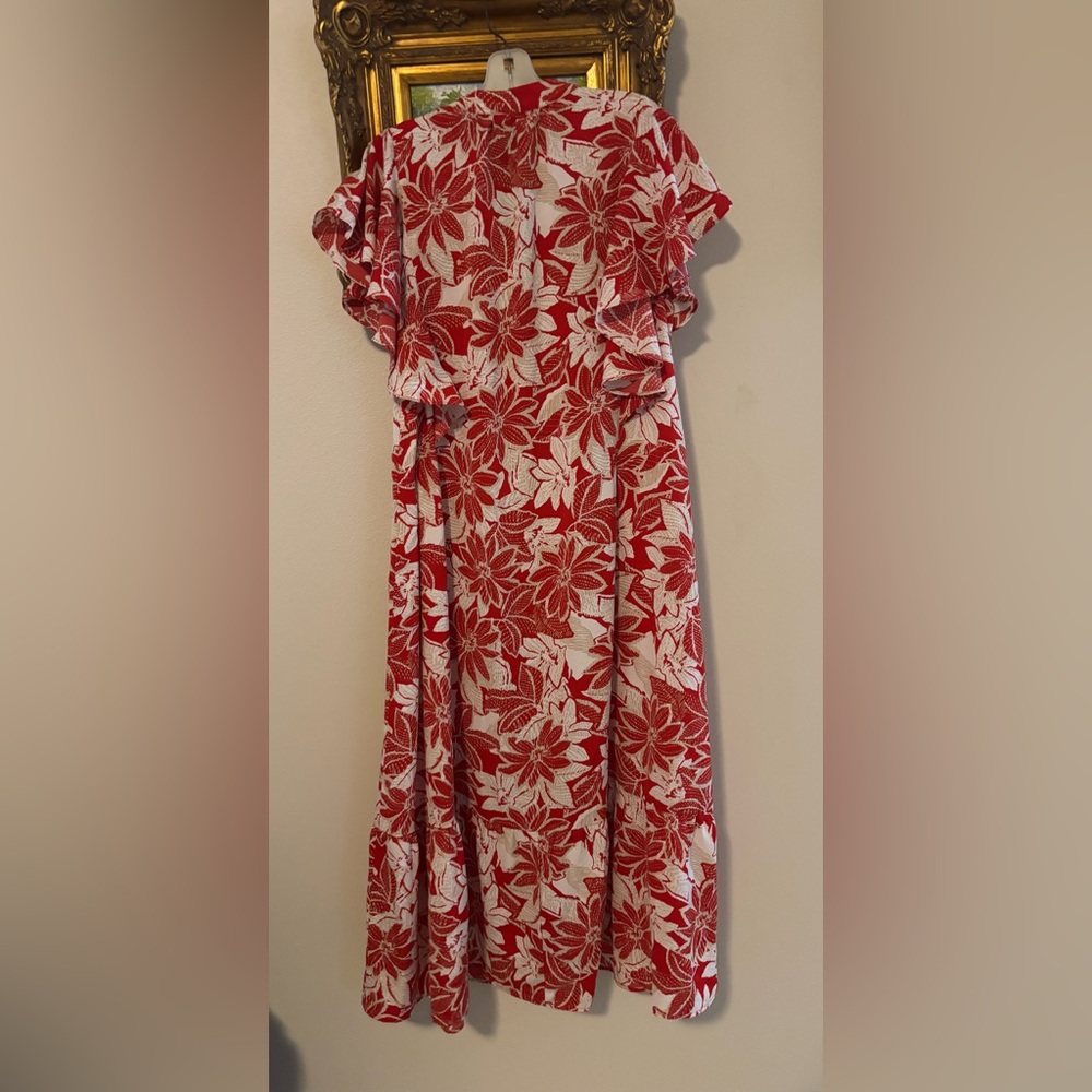 Entro Dress with Red and White Floral Pattern - Picture 6 of 8